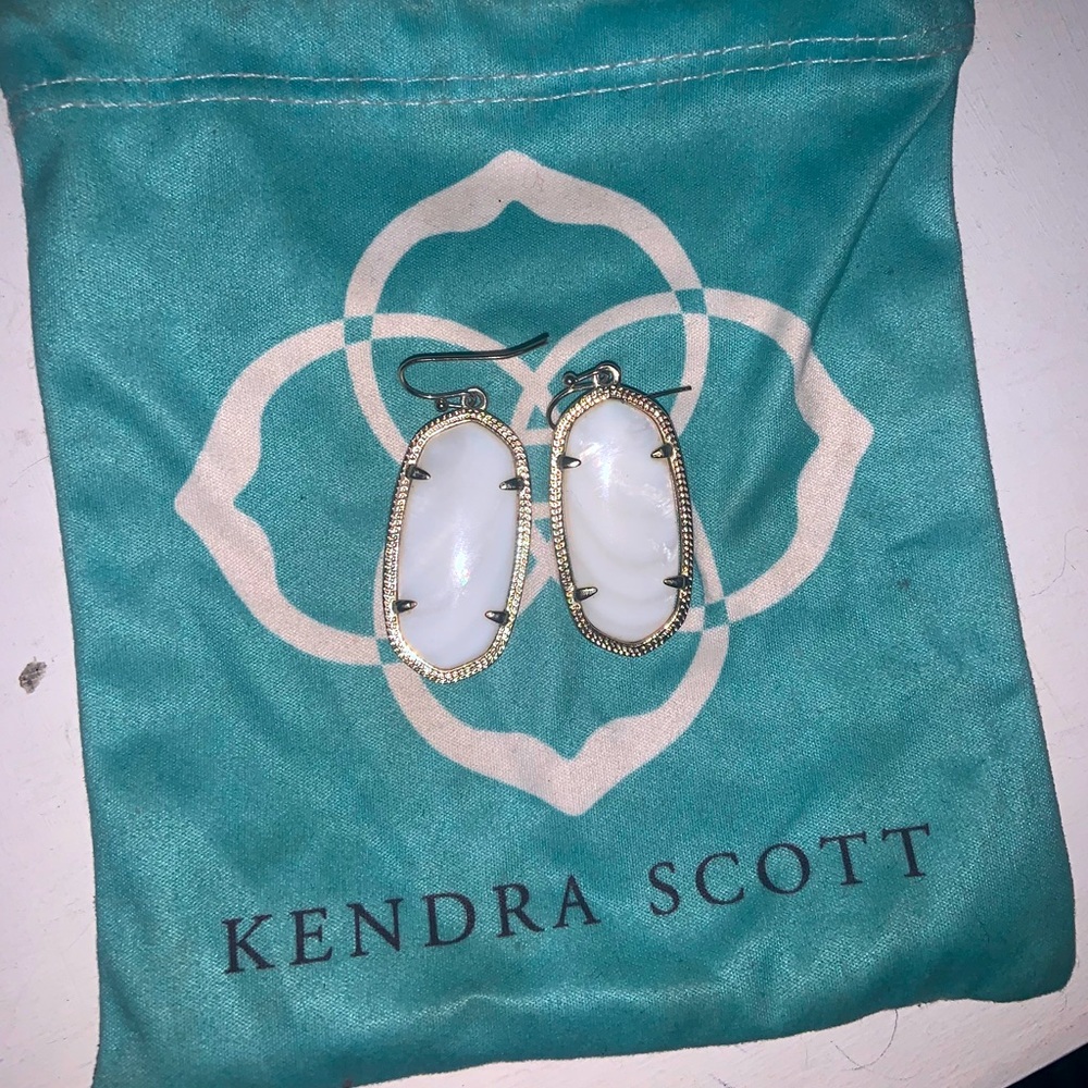 Kendra Scott Dani Earrings in Gold & White Pearl